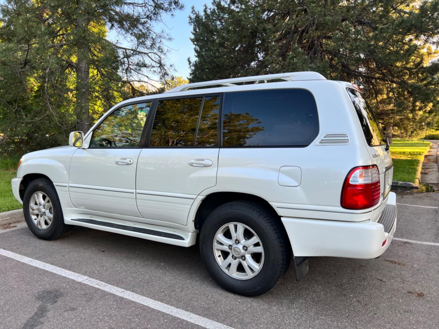 2005 White /Tan Lexus LX 470 , located at 2510 47th St. Suite 200, Boulder, CO, 80301, (303) 641-0333, 40.026196, -105.243217 - Photo#8